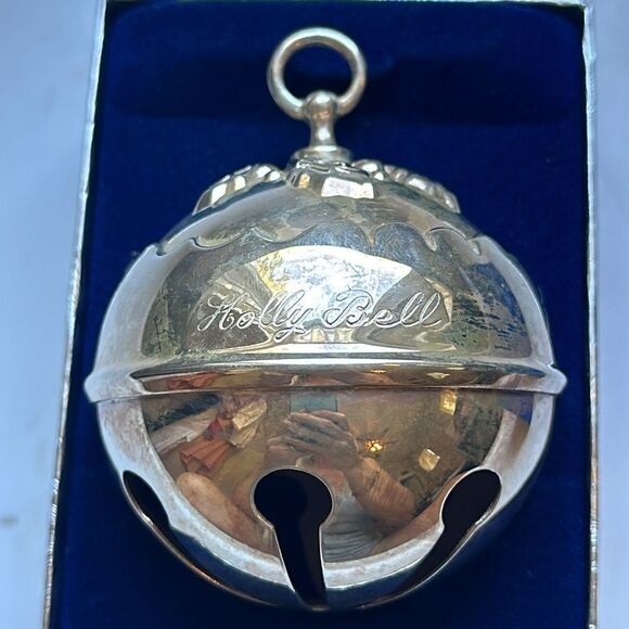 Vintage 2000 Reed & Barton Christmas Holly Bell silver bell in original box - Picture 4 of 8